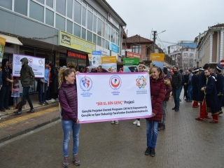 FARKINDALIK YÜRÜYÜŞÜMÜZ ÇOK RENKLİYDİ.