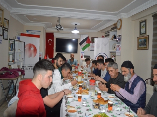 GENÇLERLE İFTAR VE DİŞ KİRASI