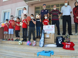 SELAMLAR SPOR KULÜBÜ DERNEĞİNDEN  ÖĞRENCİLERE HEDİYE