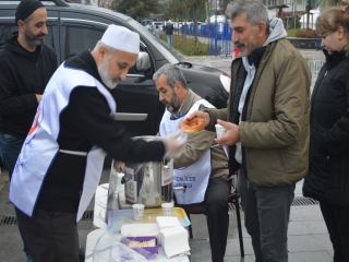 KUŞAKLARLARDAN DEPREMZEDELERE SÜT VE POHÇA