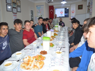 GENÇLER VE İFTAR