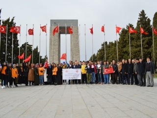 GENÇLERİMİZLE ŞEHİTLERİMİZİN HUZURUNDAYDIK.