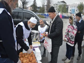 KUŞAKLARLARDAN DEPREMZEDELERE SÜT VE POHÇA