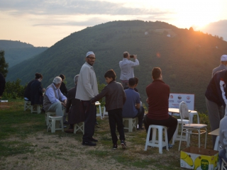 GÜN DOĞUNDA BULUŞTUK.