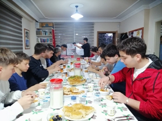 GENÇLERLE İFTAR VE DİŞ KİRASI