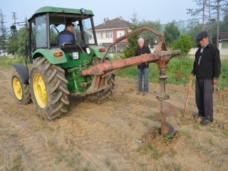 PIRPIR KÖYÜ KABRİSTANLIĞINI AĞAÇLANDIRDIK.