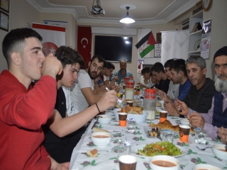 GENÇLERLE İFTAR VE DİŞ KİRASI