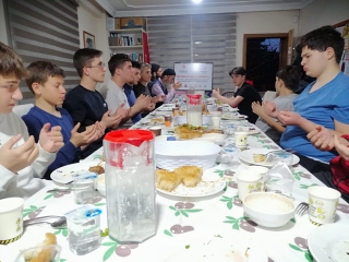 GENÇLERLE İFTAR VE DİŞ KİRASI