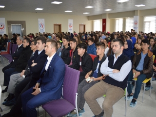 GELECEĞE BAKIŞ SÖYLEŞİLERİNDE ÜÇ KONU ÜÇ KONUK