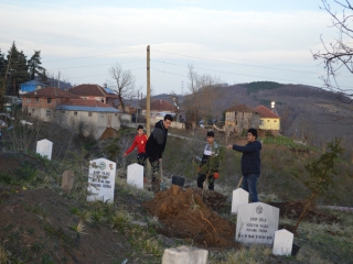 KAFYAYLA KABRİSTANLIĞINI AĞAÇLANDIRDIK.