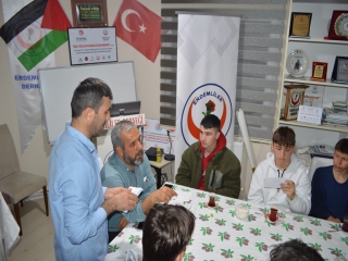 GENÇLERLE İFTAR VE DİŞ KİRASI