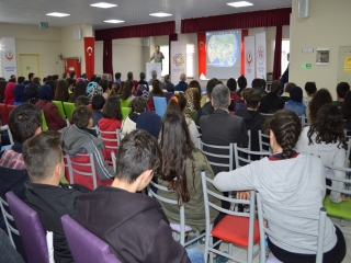 GELECEĞE BAKIŞ SÖYLEŞİLERİNDE ÜÇ KONU ÜÇ KONUK