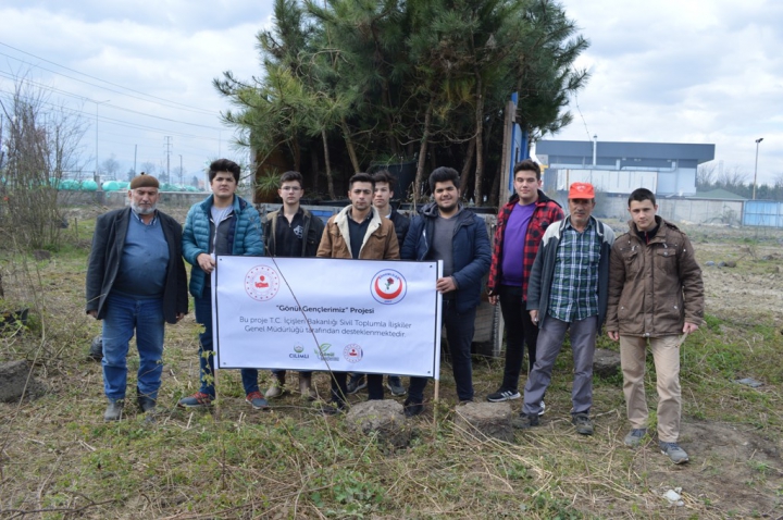 GÖNÜL GENÇLERİNDEN FİDANLAMA ÇALIŞMALARINA DEVAM